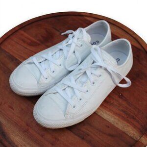 Converse Chuck Taylor All Star Leather Low Top - White US 7 Men US 9 Woman